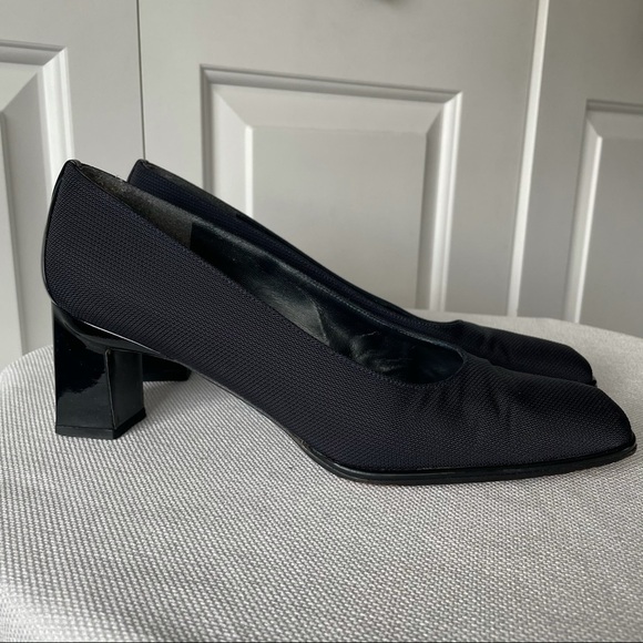 Stuart Weitzman Women's Vintage Style Ribbed Navy Blue Heels Size 9 AA - Picture 5 of 10